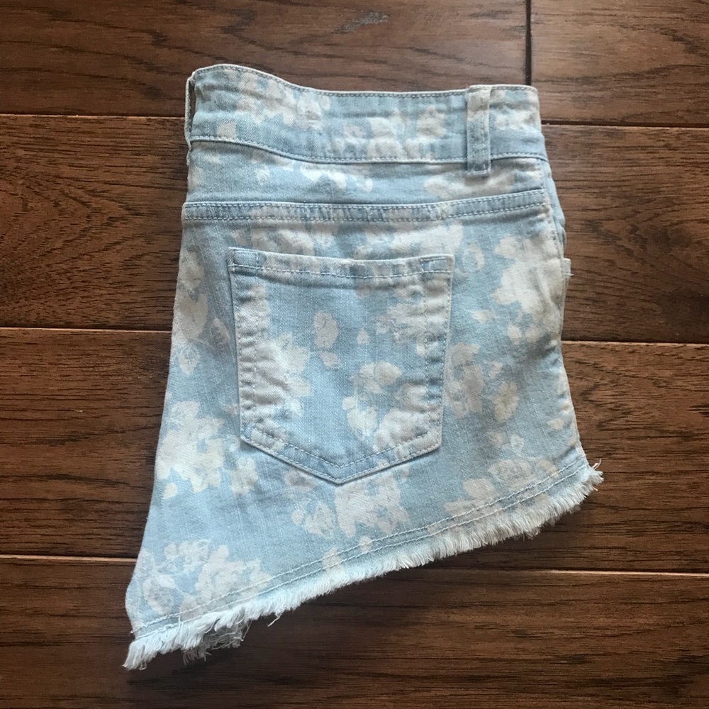 F21 Light Wash Floral Distressed Denim Shorts